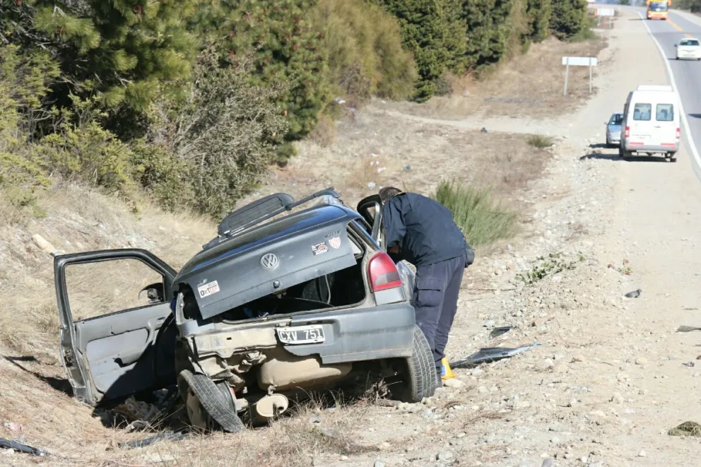 Debido al choque, el tránsito permaneció cortado durante varios minutos. 