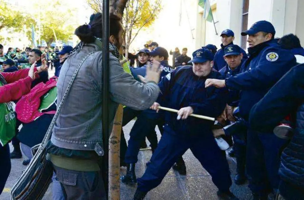 Los incidentes en Viedma terminaron por cerrar el diálogo entre el gobierno y el gremio ATE.