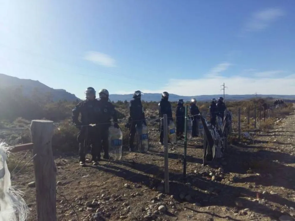 Más de 300 efectivos de distintas fuerzas llegaron el Pu Lof en Resistencia de Cushamen.