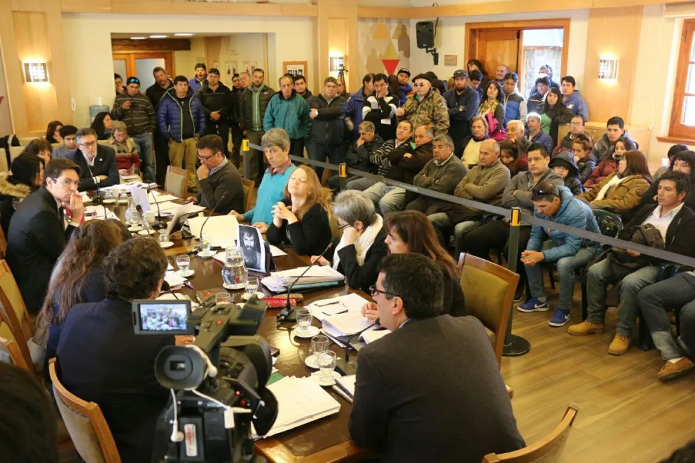 Con una importante presencia de trabajadores, se realizó la sesión.