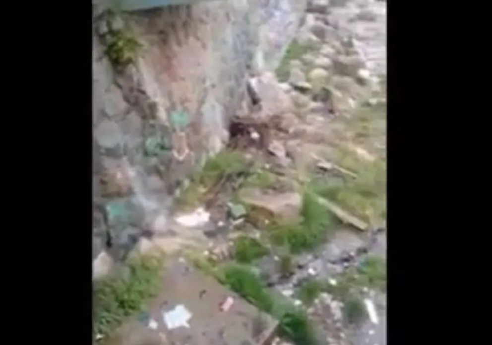 Video: Así tiran líquidos cloacales al lago