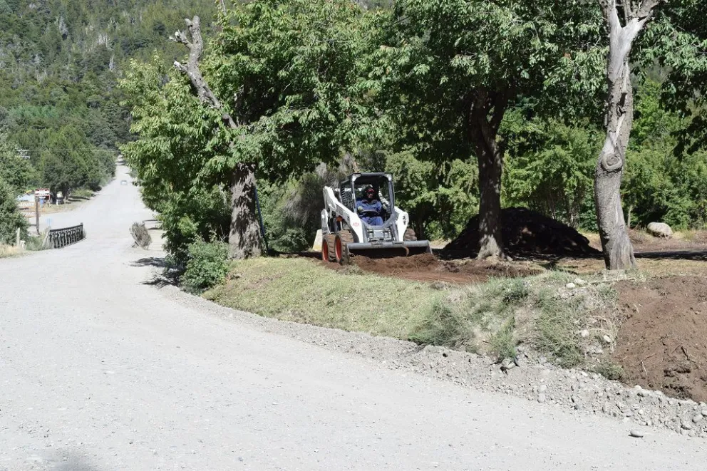 Retoman los trabajos de reparación del puente de Villa Los Coihues
