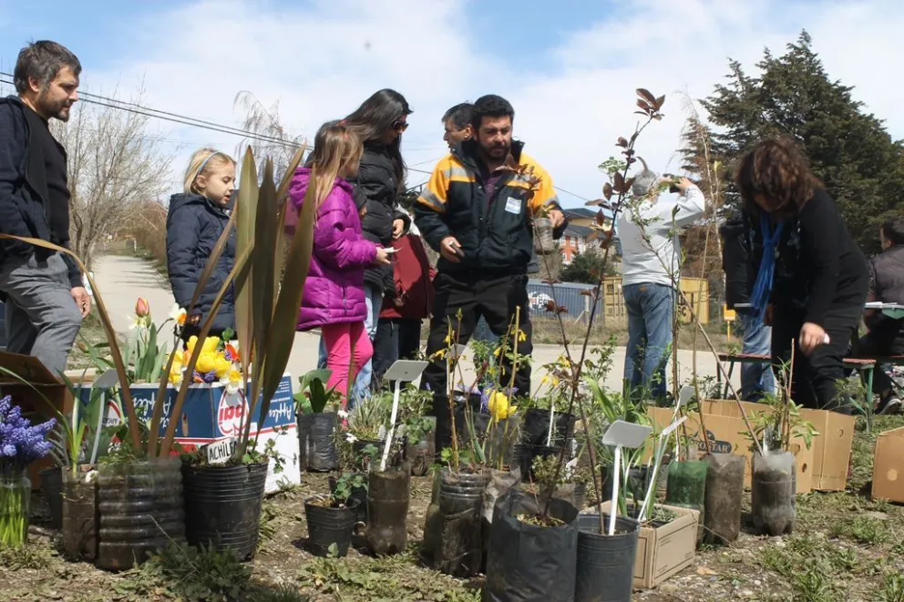Con una importante concurrencia se realizó la Feria Plantas y Jardines en Las Victorias