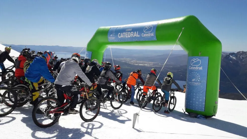 ¡Mirá las fotos!: Corredores de primer nivel descendieron por el Cerro Catedral
