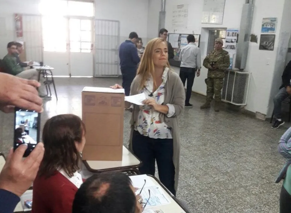 María Emilia Soria votó pasadas las 10 en la escuela de Romagnoli.