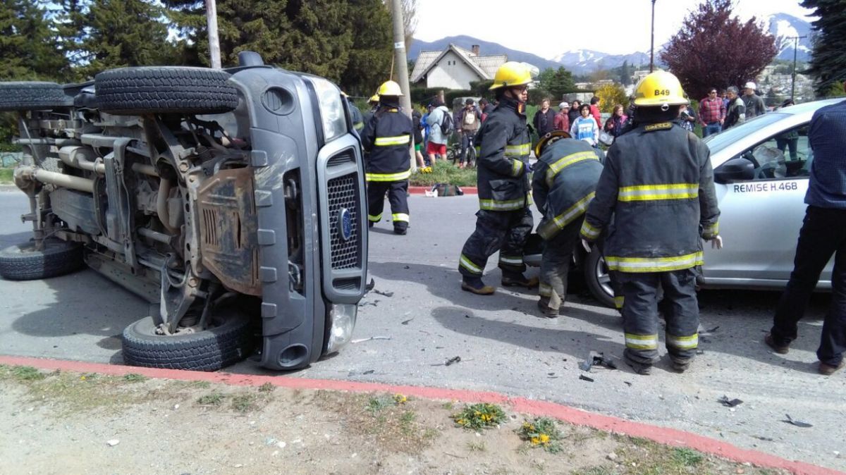 Impresionante Choque Y Vuelco | ANB :: Agencia De Noticias Bariloche ...