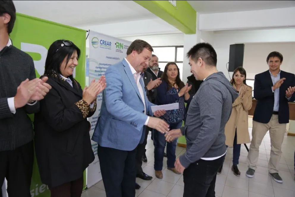 Microemprendedores recibieron créditos de la Provincia