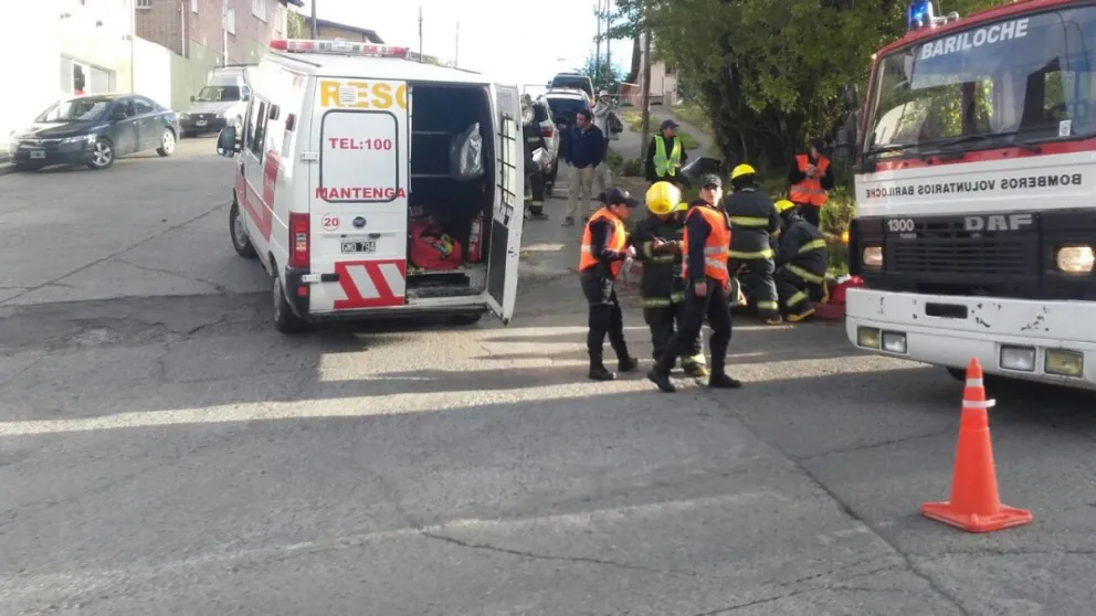Un choque entre un auto y una moto dejo a dos personas lastimadas