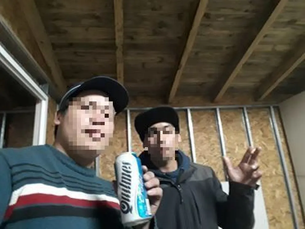 Uno de los asaltantes fue reconocido en las imágenes.