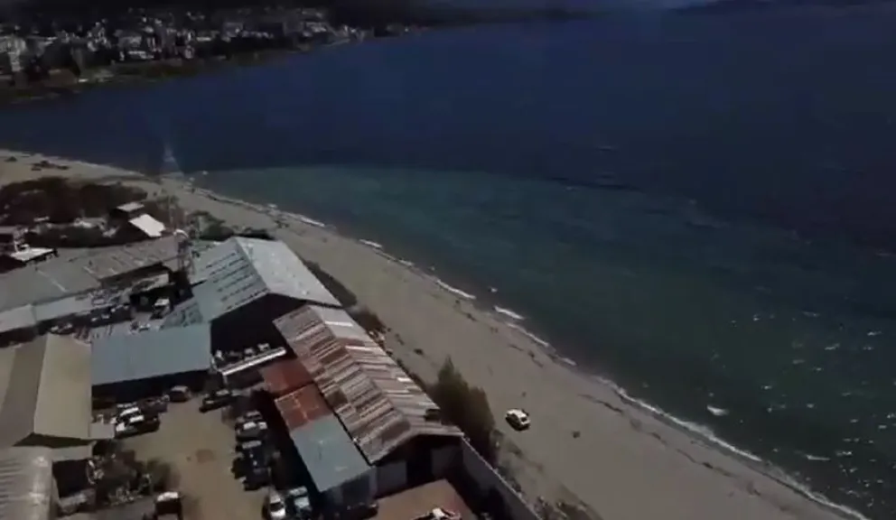 Impactantes imágenes de la contaminación en el Nahuel Huapi