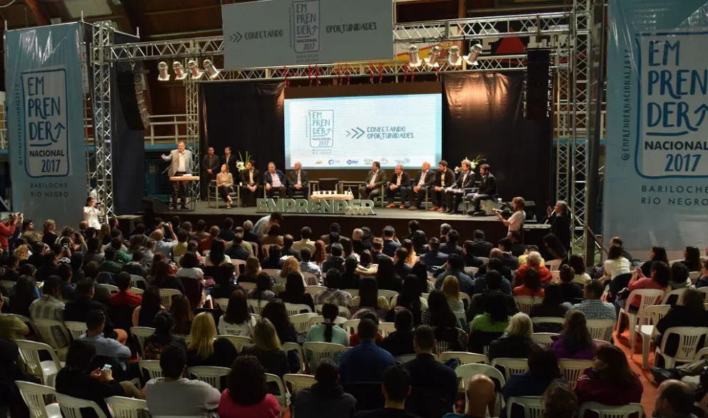 La ministra de Desarrollo Humano visitó los talleres del programa Emprender