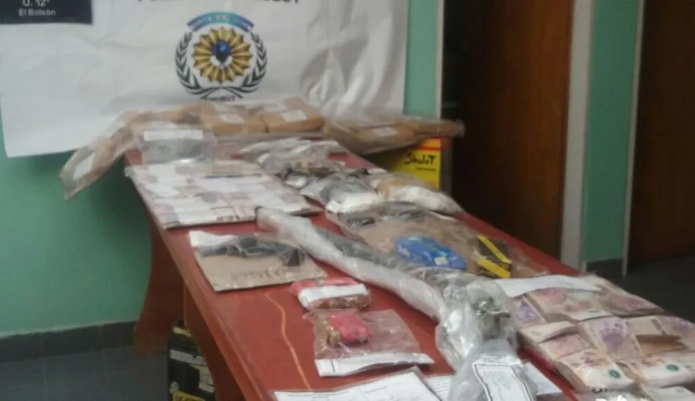Secuestraron droga, balanzas de precisión y celulares en múltiples allanamientos