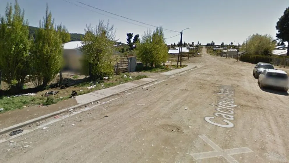 Arrestaron a dos jóvenes que amenazaron con un arma de fuego a una mujer