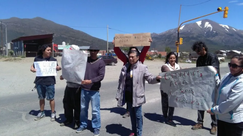 Por la falta de agua vecinos protestan en la ruta
