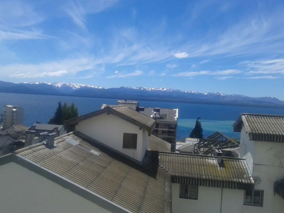 Foto enviada por un lector de la mancha vista desde un edificio en calle Elordi.