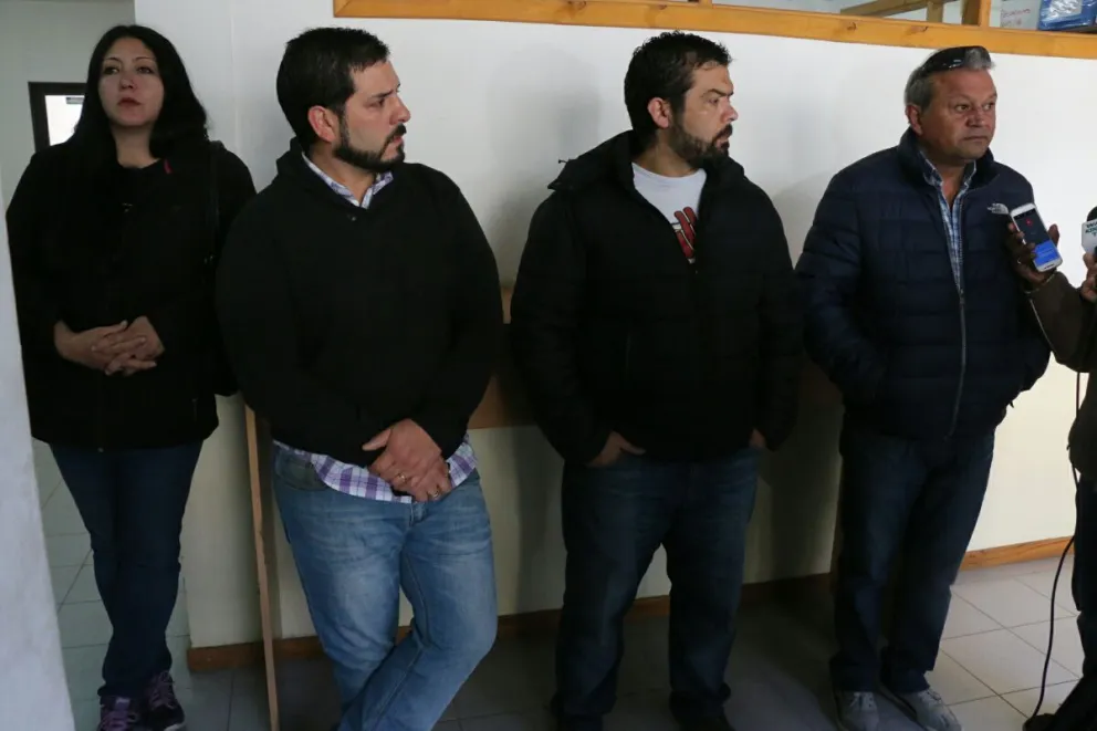 Solo los empleados asistieron a la audiencia.