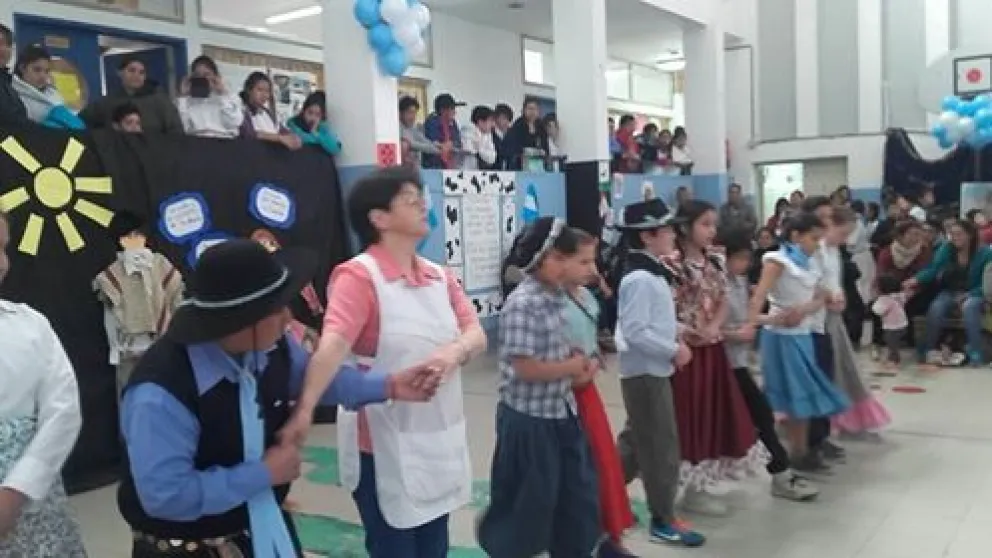 La escuela 255 festejó el Día de la Tradición