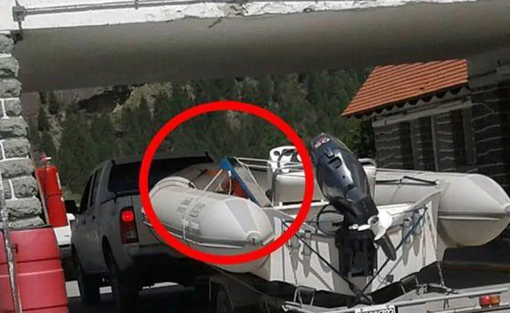 Se llevó un tobogán, lo “escracharon” en Facebook y se comprometió a devolverlo