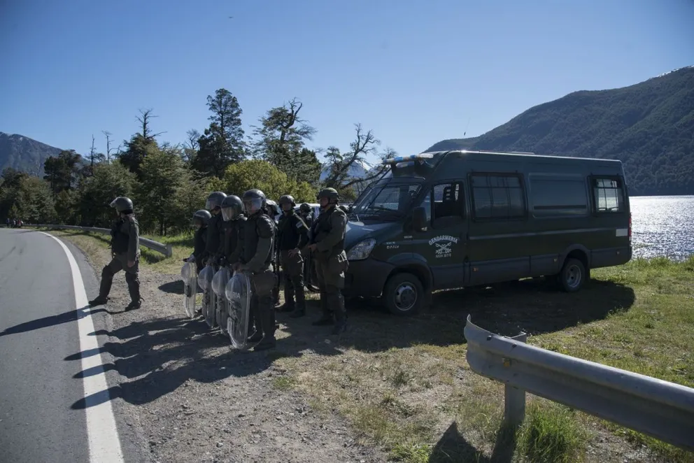 Durante el domingo, las fuerzas volvieron a apostarse al costado de la ruta. 