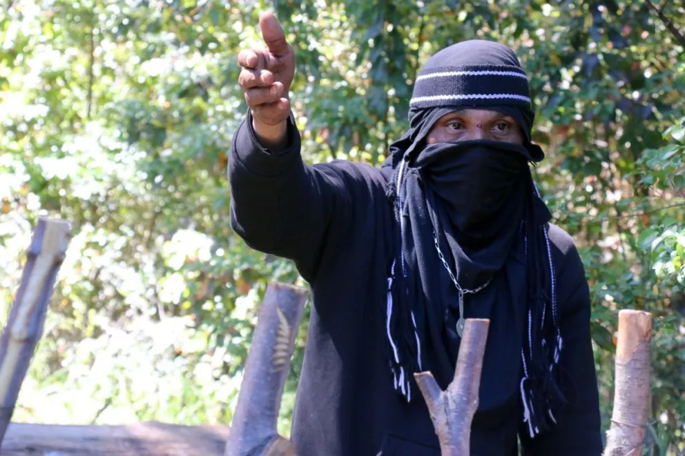 Un grupo de mapuches continúa en el predio de Mascardi. 