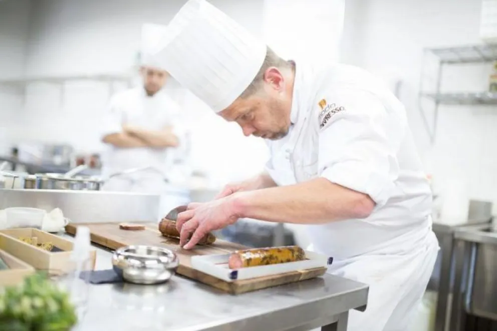 El chef Emiliano Schobert irá por la gloria en importante concurso internacional