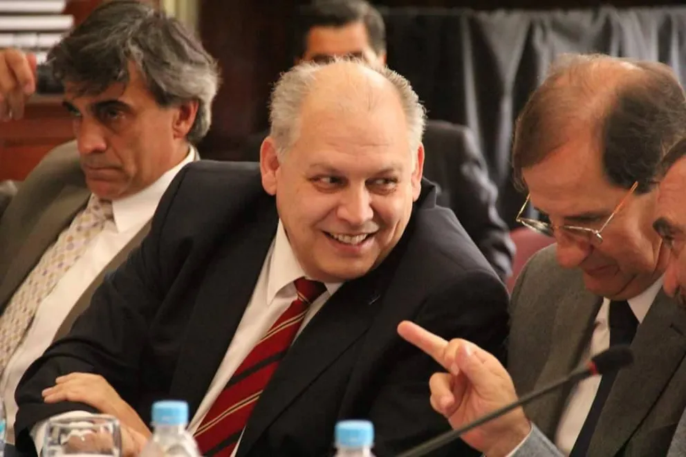 Héctor Leguizamón Pondal, sonriente. 