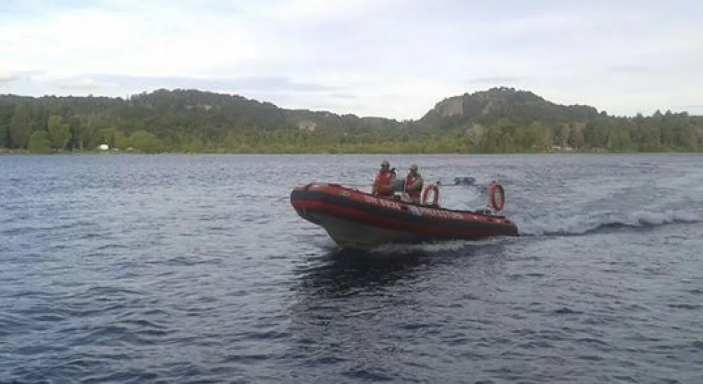 Se le dio vuelta el kayak y tuvo que ser rescatado por Prefectura