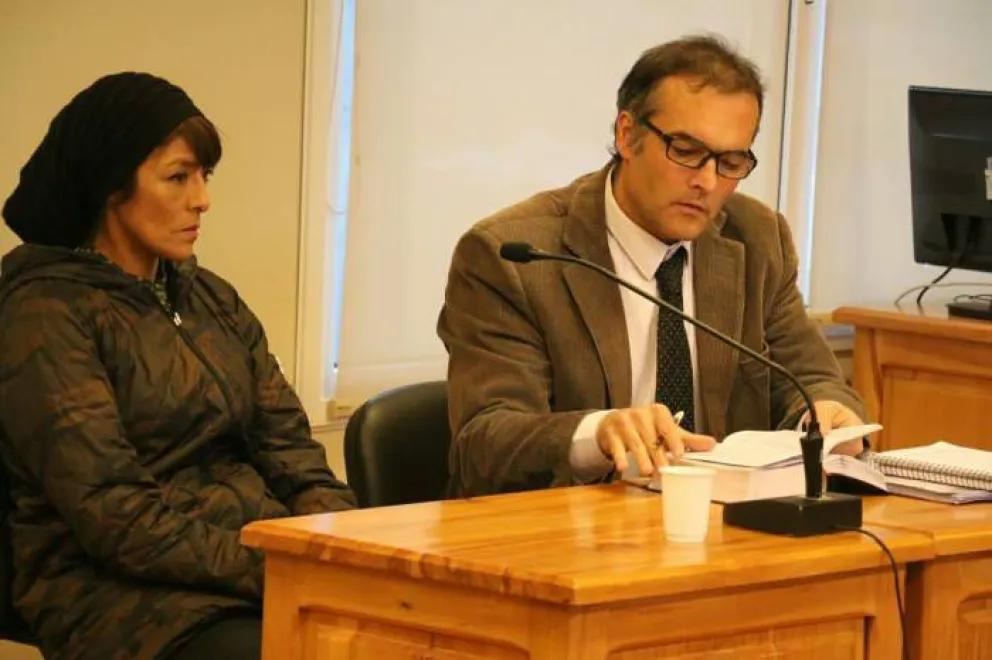 La acusada Miriam Prafil, junto a su abogado durante la audiencia del 22 de noviembre.
