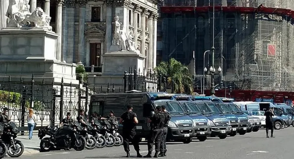 Impactante operativo blinda el Congreso