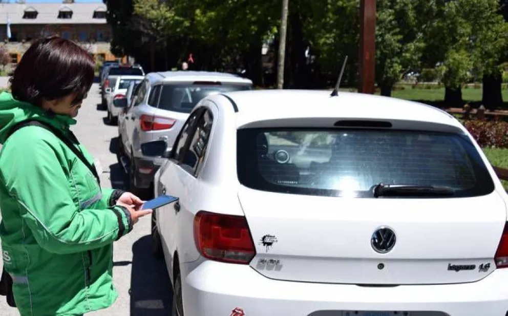Golpearon y asaltaron a una joven trabajadora del Estacionamiento Medido