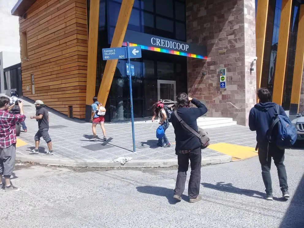 Video: Extradición, destrozos y detenciones