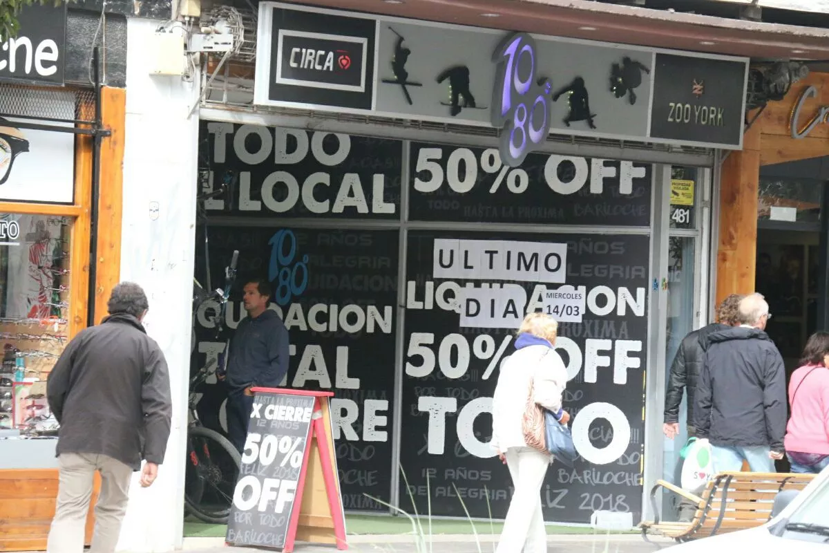 Liquidación por cierre”, la frase que más se repite en los comercios  céntricos | ANB :: Agencia de Noticias Bariloche - Diario online con  noticias e información de Bariloche.