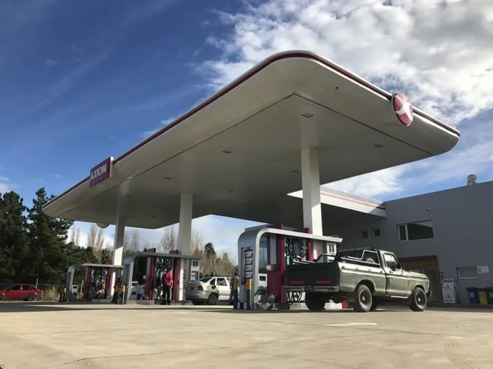Abrió sus puertas la estación de servicio Axion de Dina Huapi