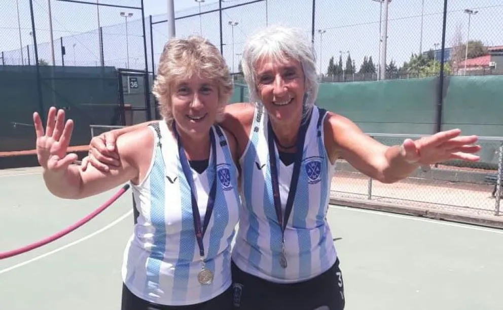 Con dos barilochenses la selección de Hockey para mayores de 60 salió subcampeona del mundo
