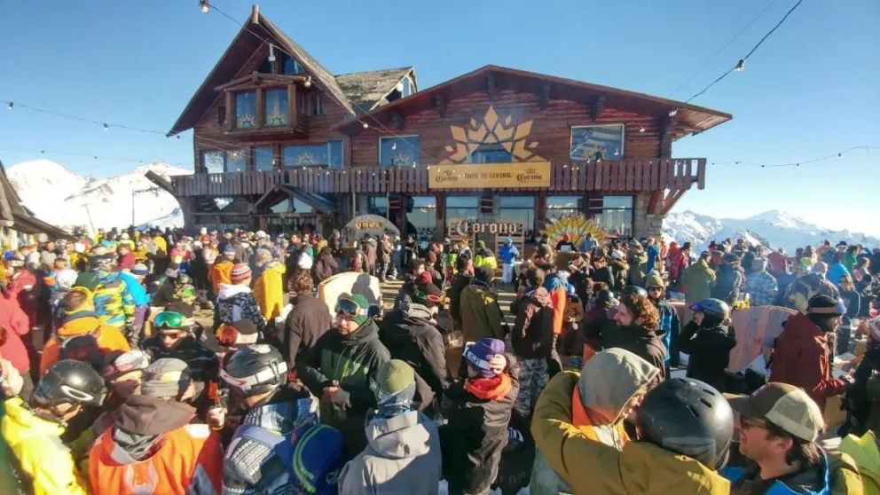 El cerro Catedral vibró de alegría con el “Corona Sunset”