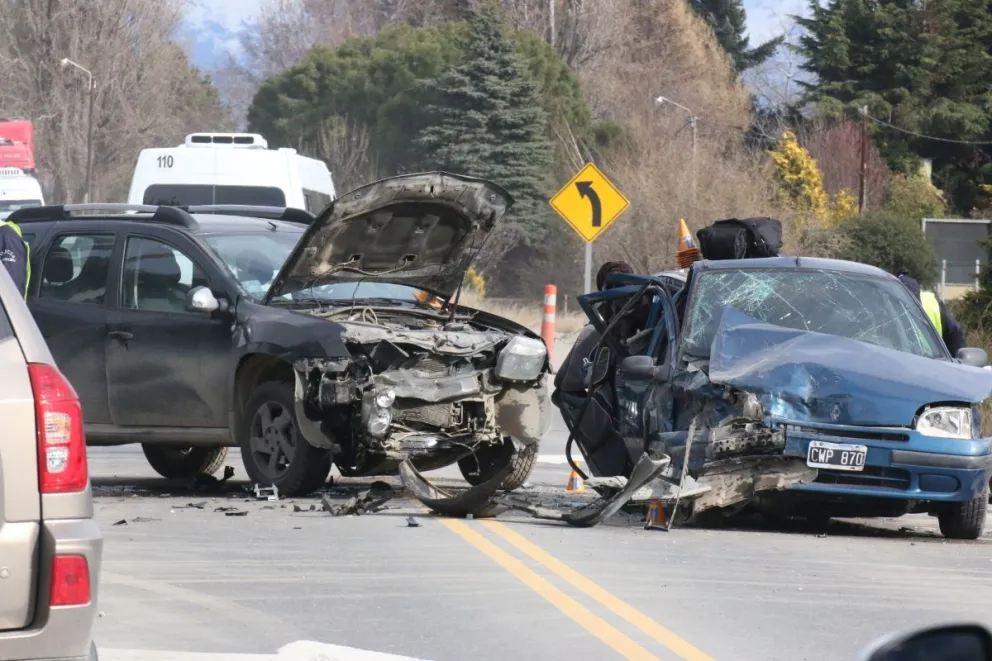 Cinco heridos tras un choque frontal en ruta 40 | ANBariloche