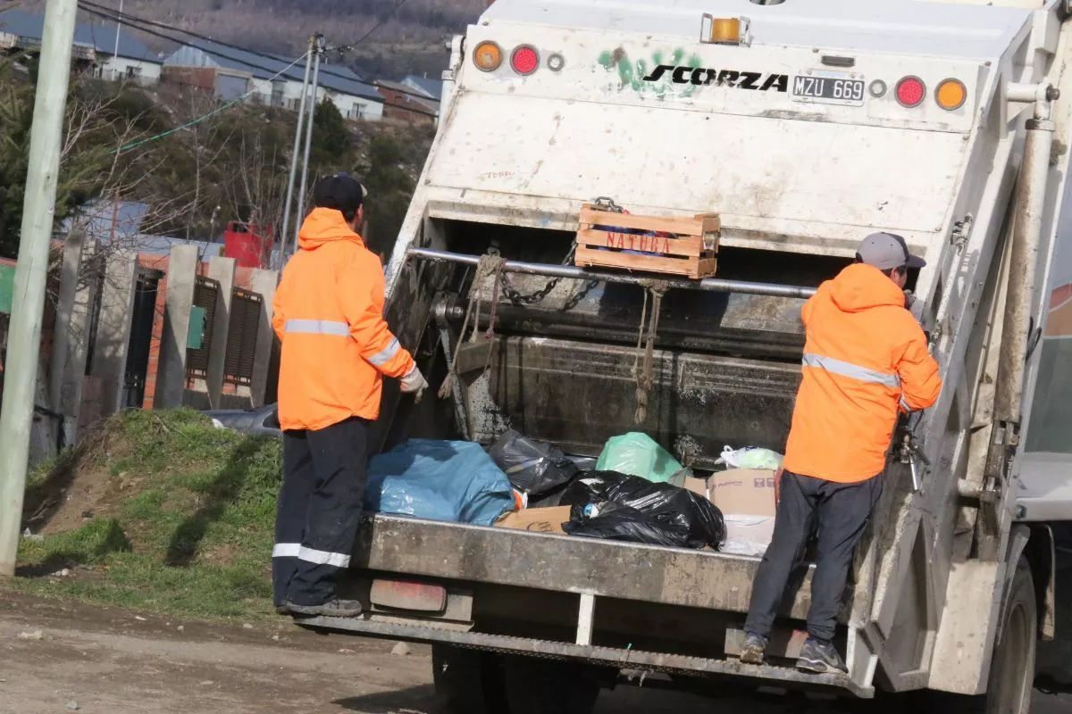 Recolectores de residuos, sacrificio y voluntad al servicio de la población  | ANB :: Agencia de Noticias Bariloche - Diario online con noticias e  información de Bariloche.