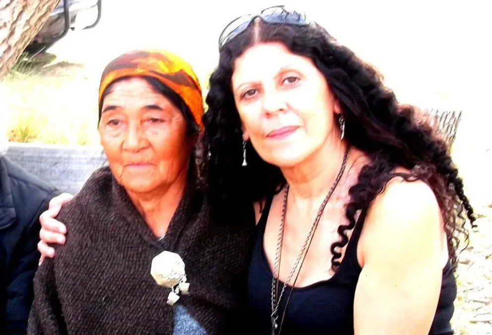 La autora presentó su libro el pasado viernes en la biblioteca de Villa Los Coihues. 