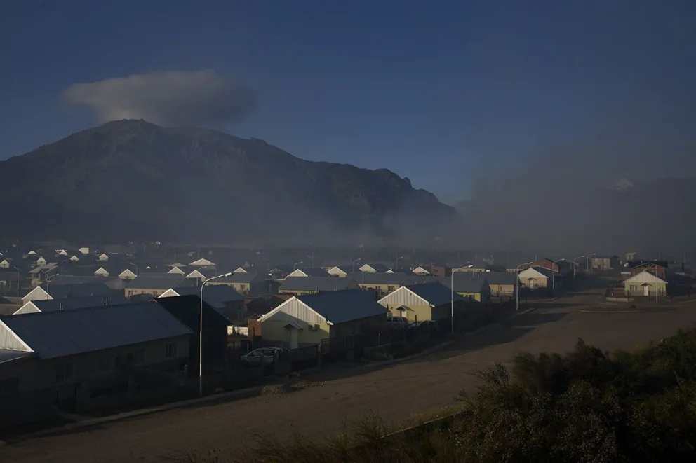 El humo no se va y los vecinos retomaron los reclamos por el cierre del vertedero