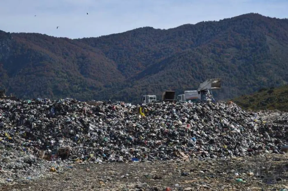 Analizarán tres proyectos de energía renovable para el vertedero municipal