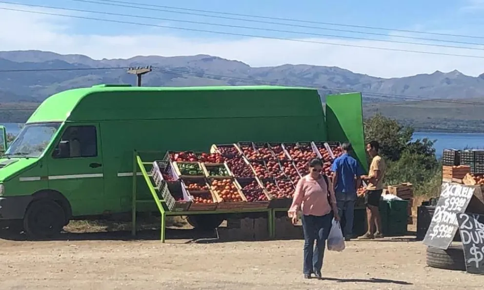 Decomisaron un puesto que vendía frutas y verduras en el este