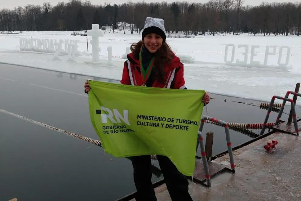 Atleta rionegrina nadó en aguas heladas de Bielorrusia