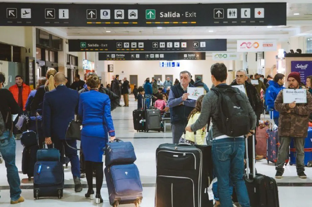 Más controles: la Aduana revisará el equipaje de quienes egresen e ingresen al país