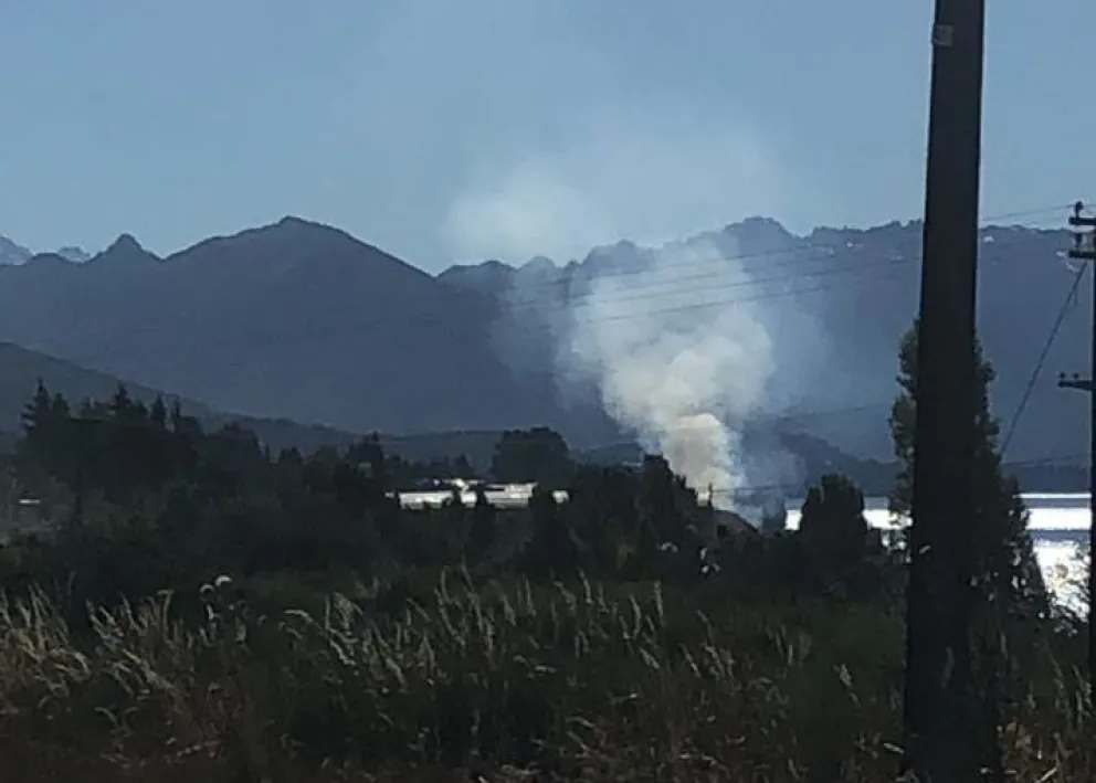 Incendio en la cercanía del lago Nahuel Huapi
