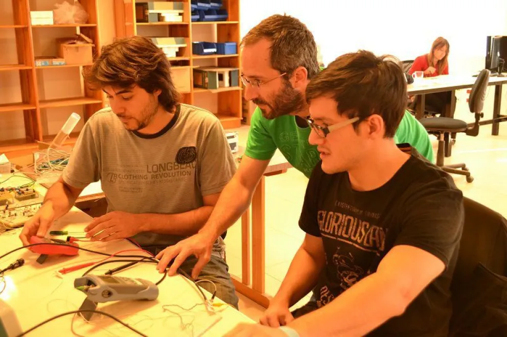 El Balseiro ofrece becas en sus maestrías de Ciencias Físicas, Física Médica e Ingeniería