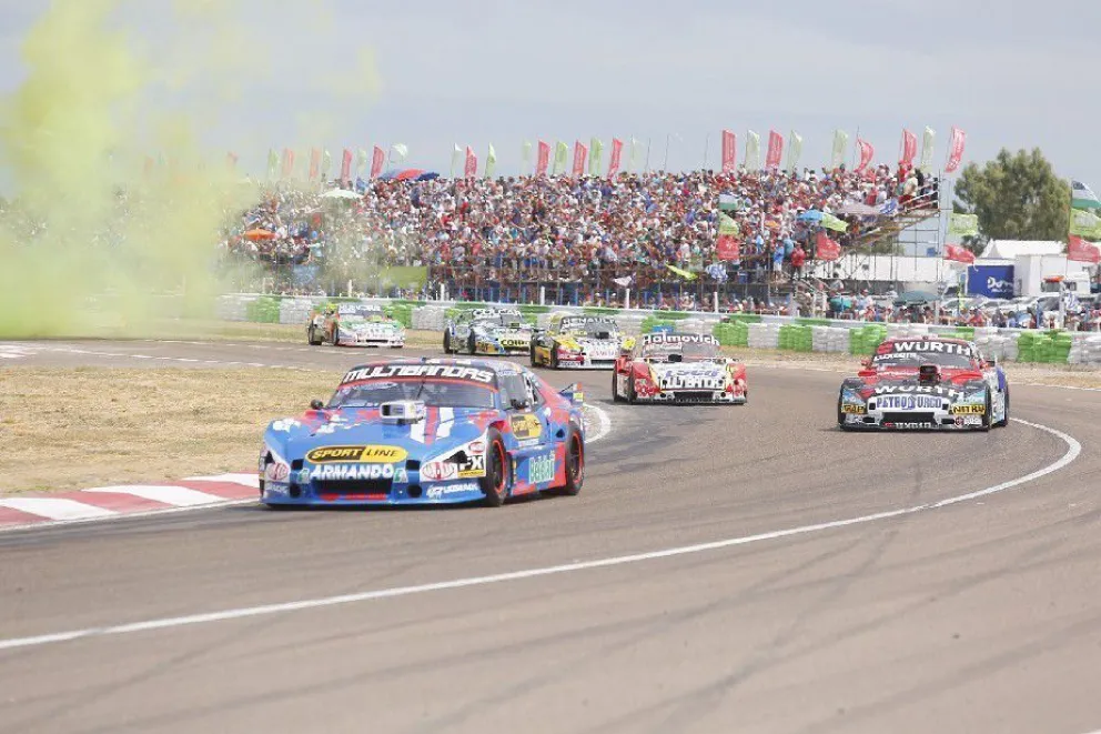 Ya rugen los motores: arranca el Turismo Carretera en Viedma
