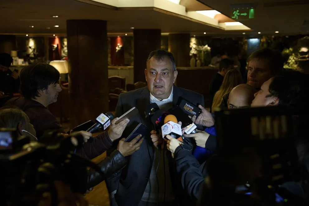 El jefe comunal defendió las contrataciones directas efectuadas para distintas obras. 