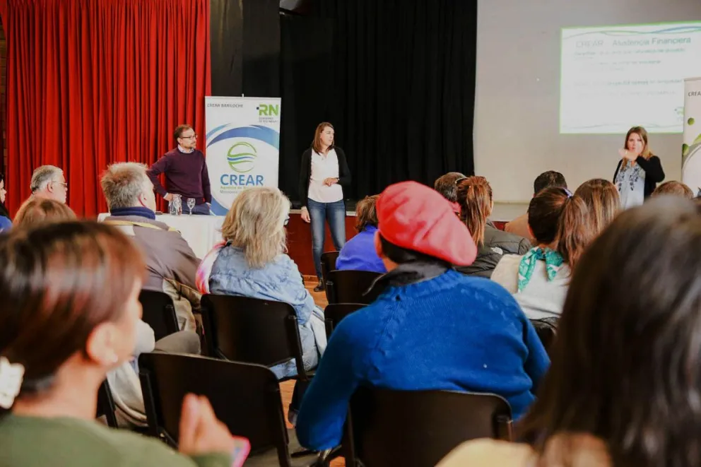 Dina Huapi: gran participación de emprendedores en charla sobre las líneas de crédito 2019