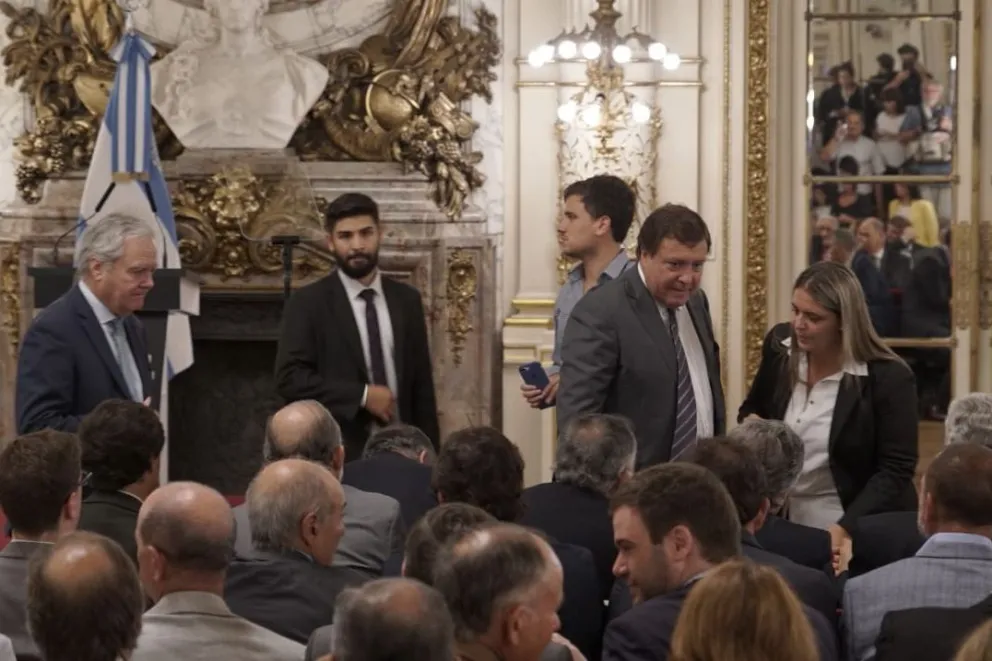 El gobernador Weretilneck estuvo presente en el acto que se desarrolló en Casa Rosada.