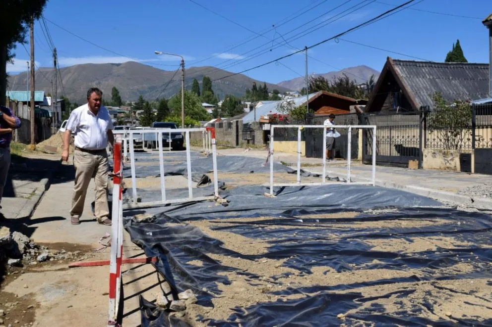 Tras arreglos del DPA, Municipio repavimentó Don Bosco con hormigón
